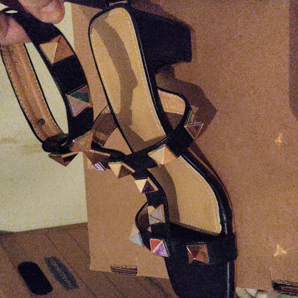 Sandals - Picture 2 of 5
